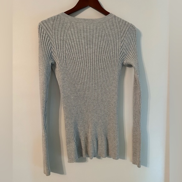 Abercrombie and Fitch - Picture 3 of 4